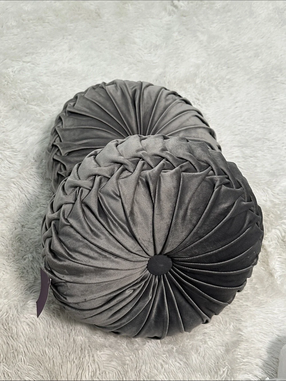 🥕 NWT Set of 2 Lush Decor 15” Round Velvet Throw Pillows